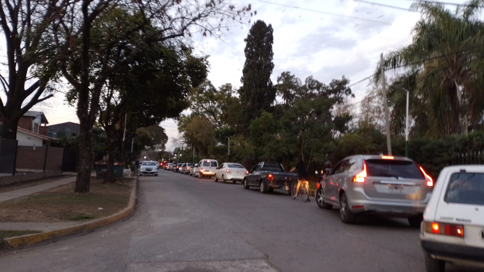 Hora pico en Funes: mejor no sacar el auto